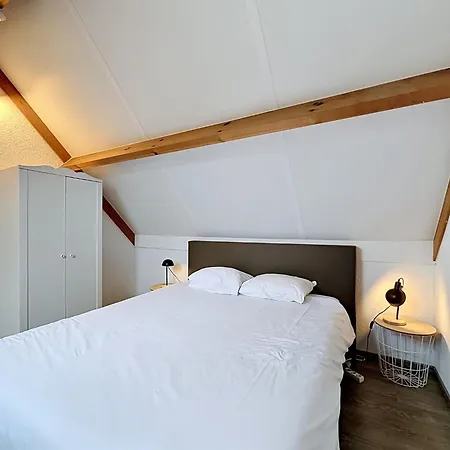 Casa de Férias Vissershuis 2 With Parking By Interhome De Haan